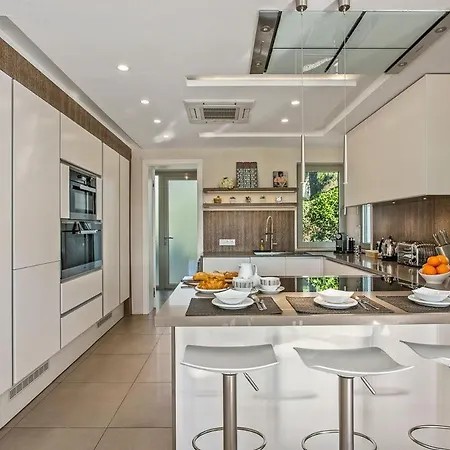 Sleeps 10 Pool Air Con T479908